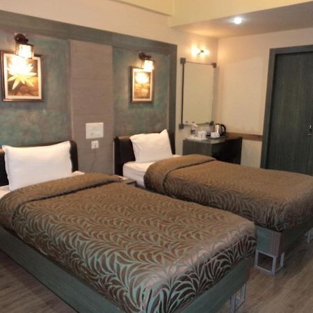 Hotel Majestic Шиллонг Экстерьер фото