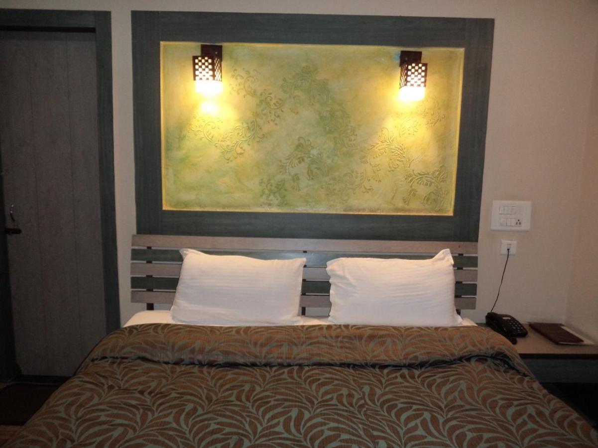Hotel Majestic Шиллонг Экстерьер фото
