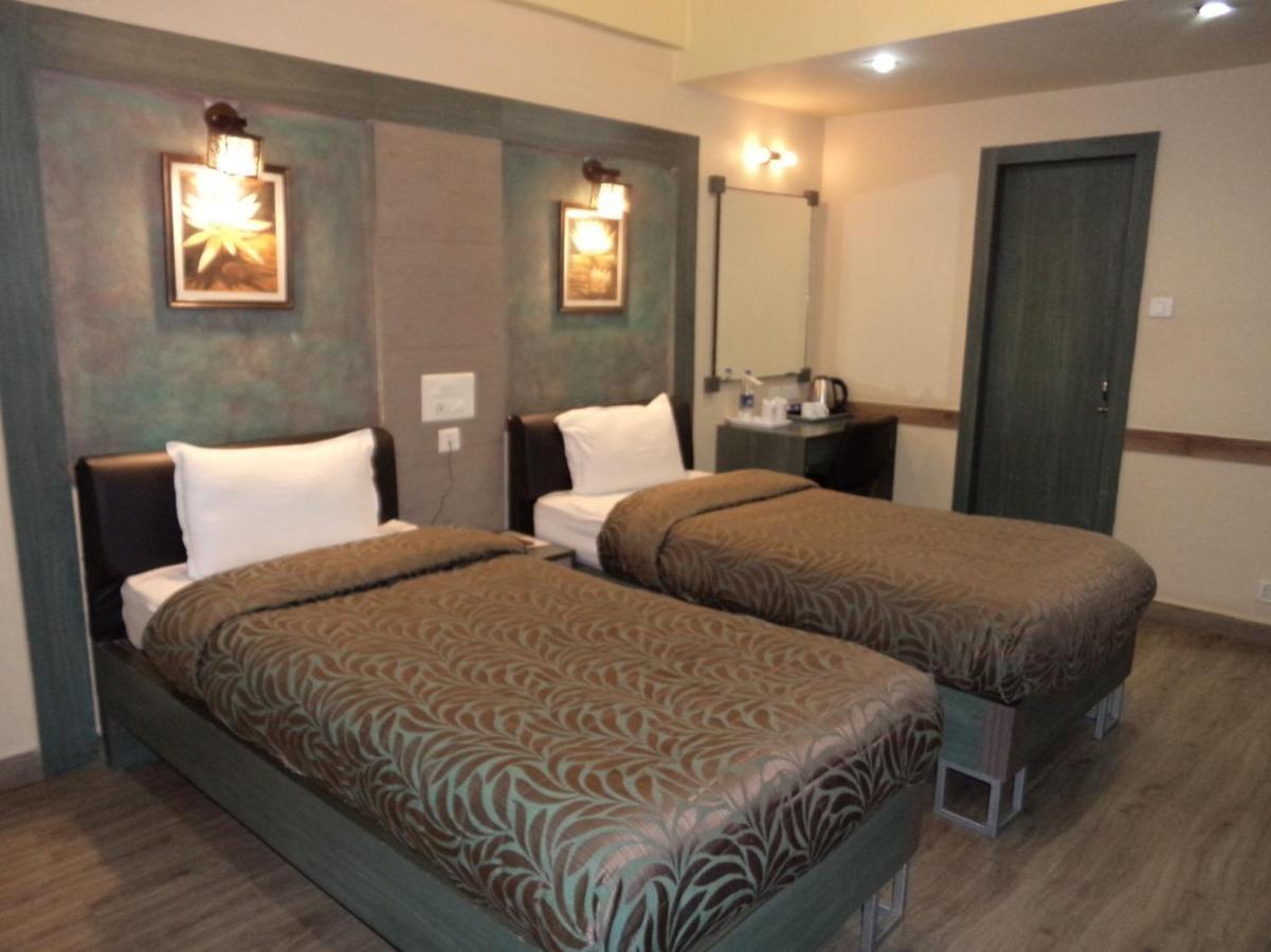 Hotel Majestic Шиллонг Экстерьер фото