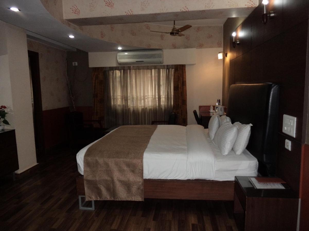 Hotel Majestic Шиллонг Экстерьер фото