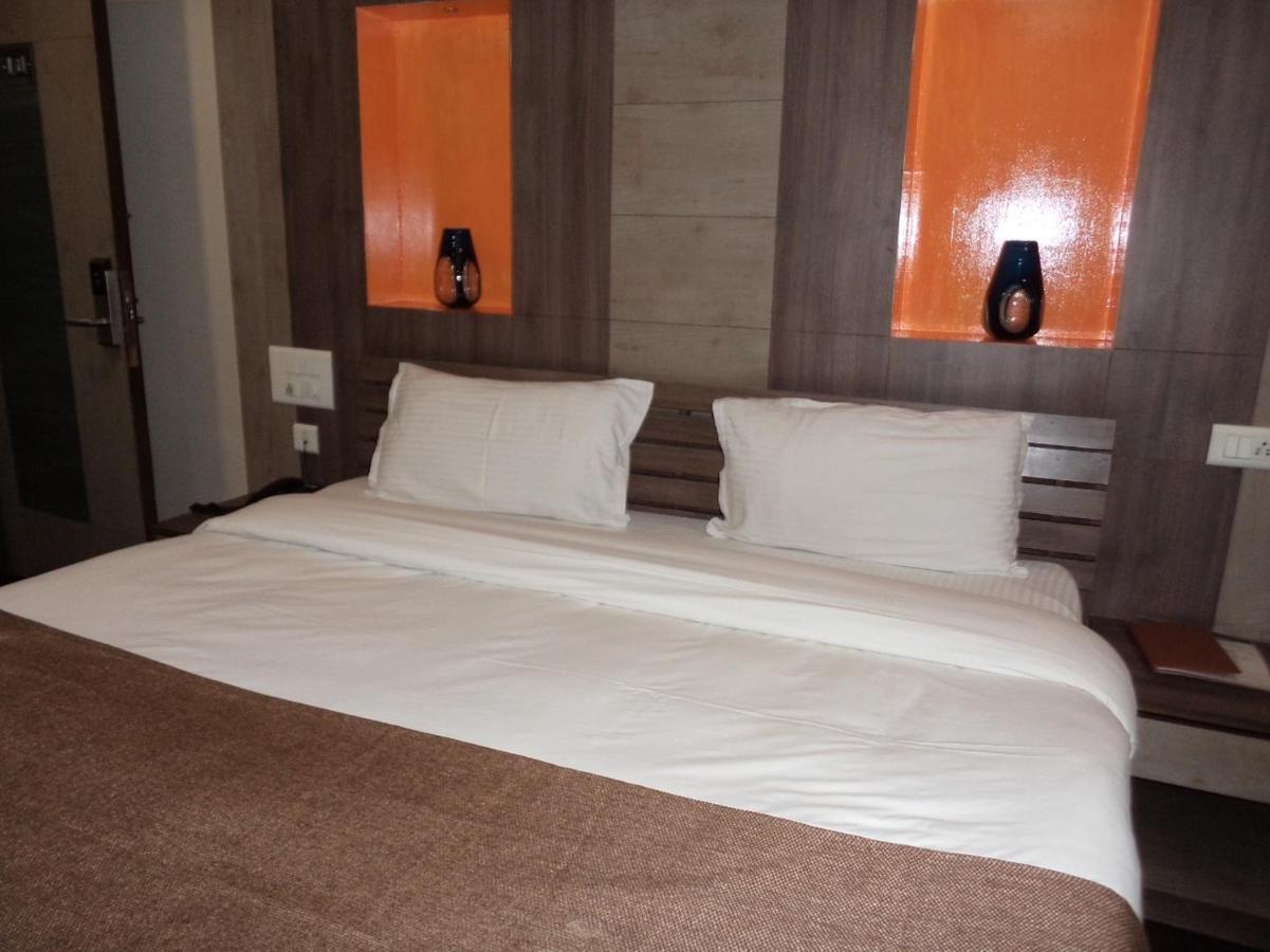 Hotel Majestic Шиллонг Экстерьер фото