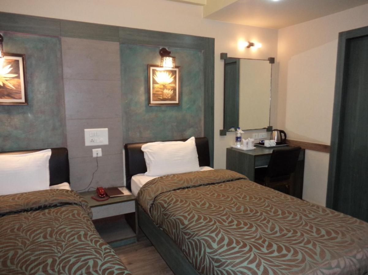 Hotel Majestic Шиллонг Экстерьер фото